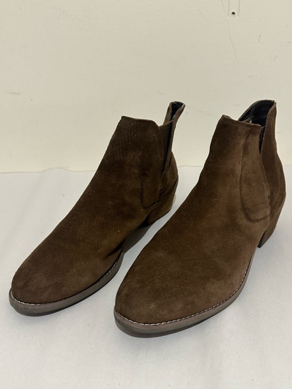 Me Too Size 10 Brown Suede Slip On Chelsea Ankle Boots